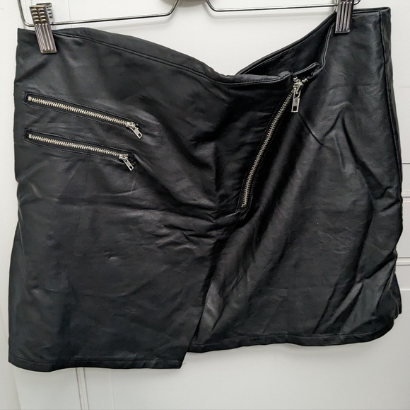 SALE Rue 21 skirt - Picture 2 of 5